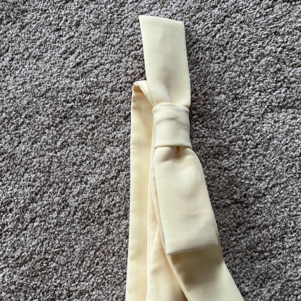 Zara Elegant Pale Yellow sleeveless top - Picture 4 of 6